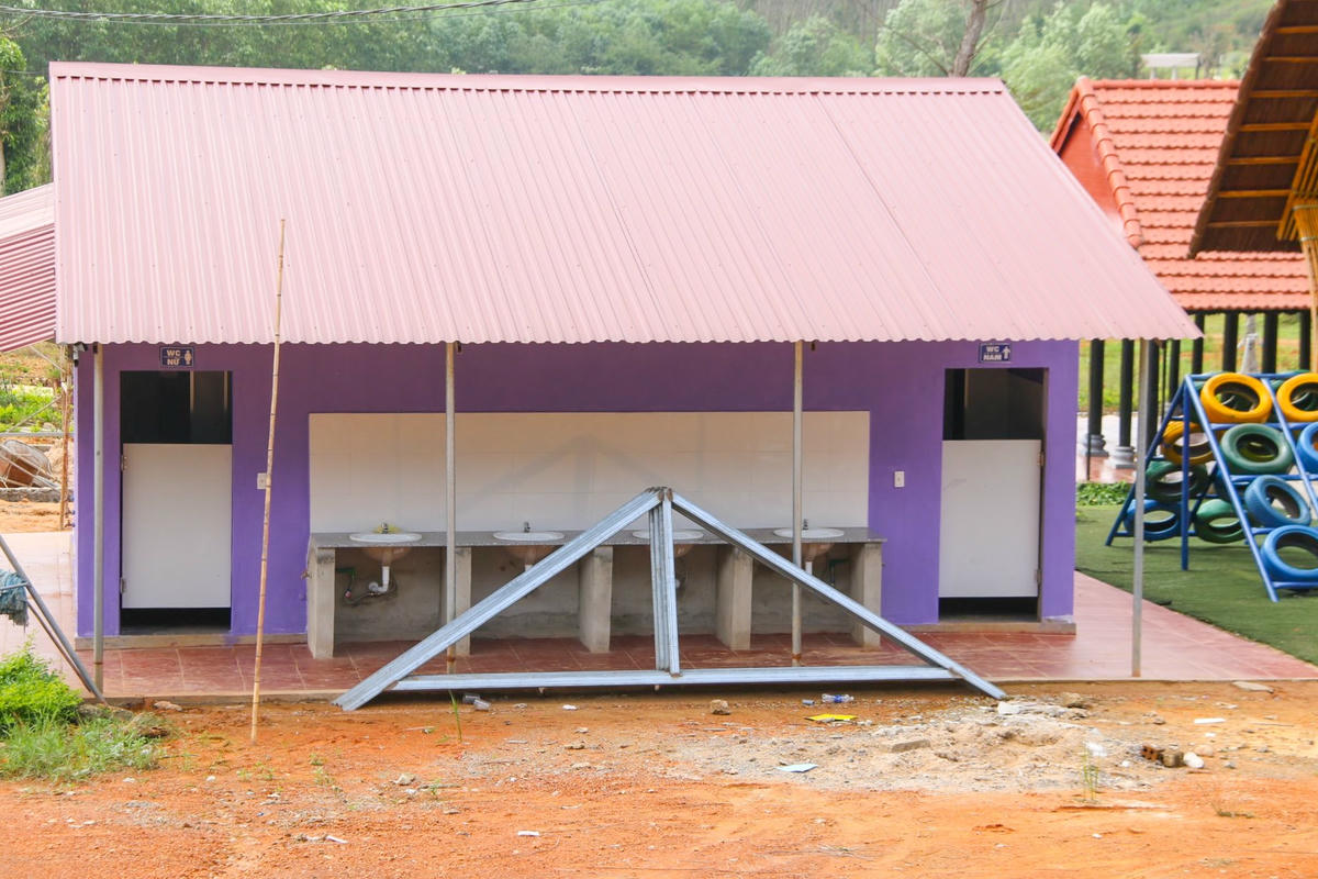 Tại thời điểm này, UBND xã Gio An ghi nhận có 3 công trình xây dựng trái phép gồm: 1 nhà gỗ (diện tích 24m2), 1 nhà tre mái lá (diện tích 200m2) và 1 nhà vệ sinh (diện tích 70m2).