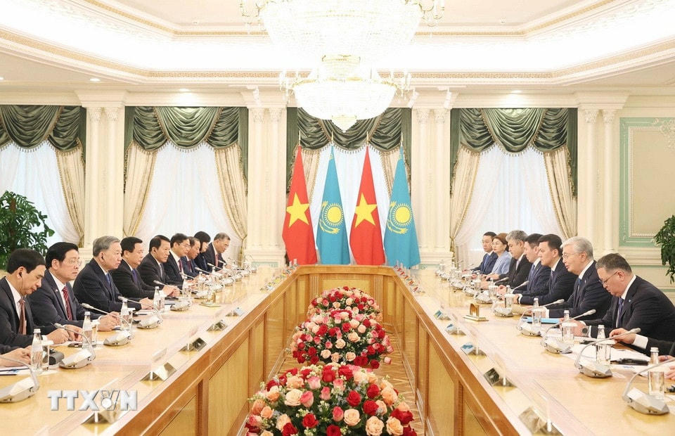 Tổng Bí thư Tô Lâm và Tổng thống Kazakhstan Kassym-Jomart Tokayev hội đàm cấp Nhà nước. (Ảnh: Thống Nhất/TTXVN)