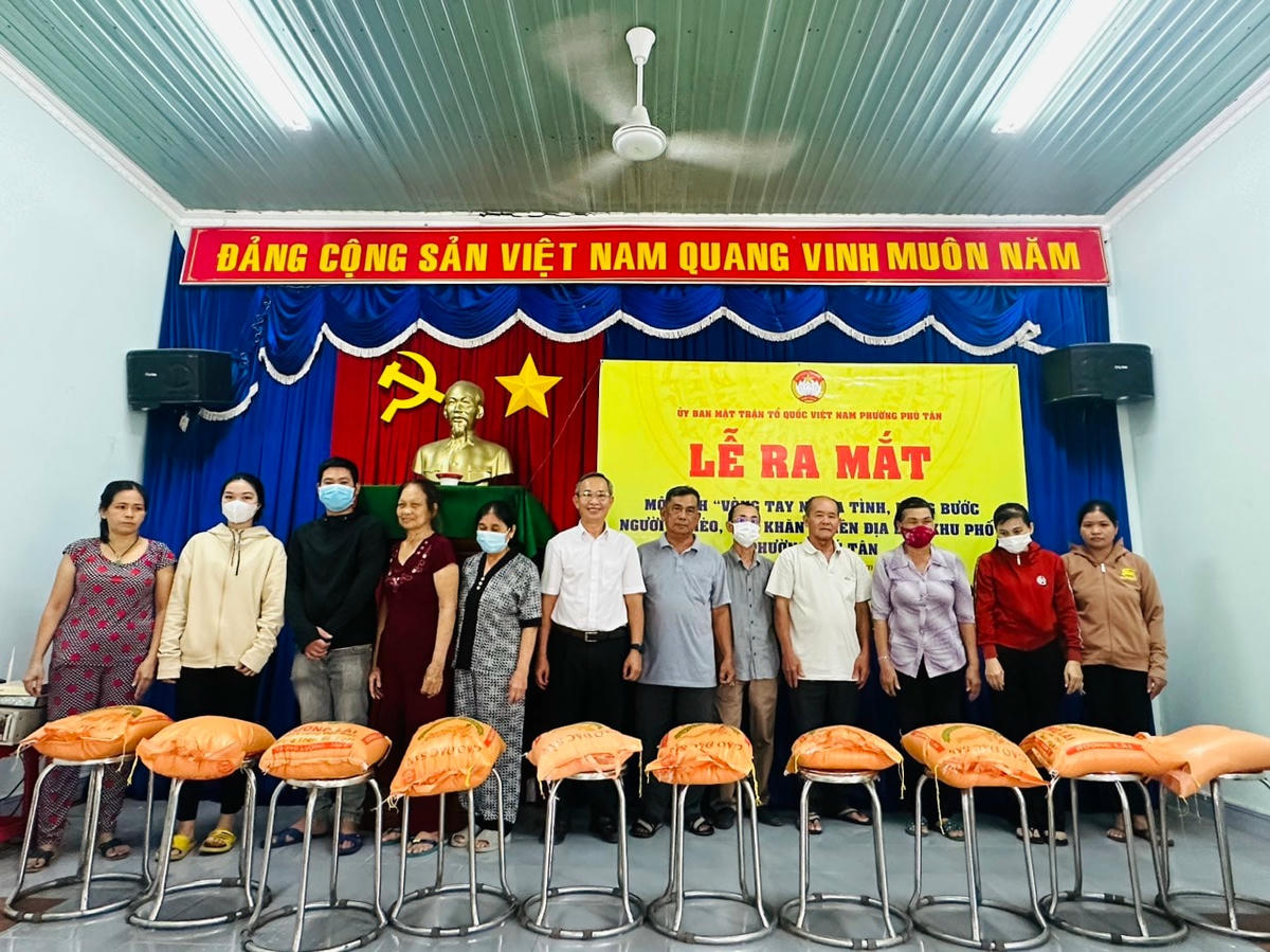 Ra mắt một mô hình hỗ trợ người nghèo trên địa bàn Phú Tân.