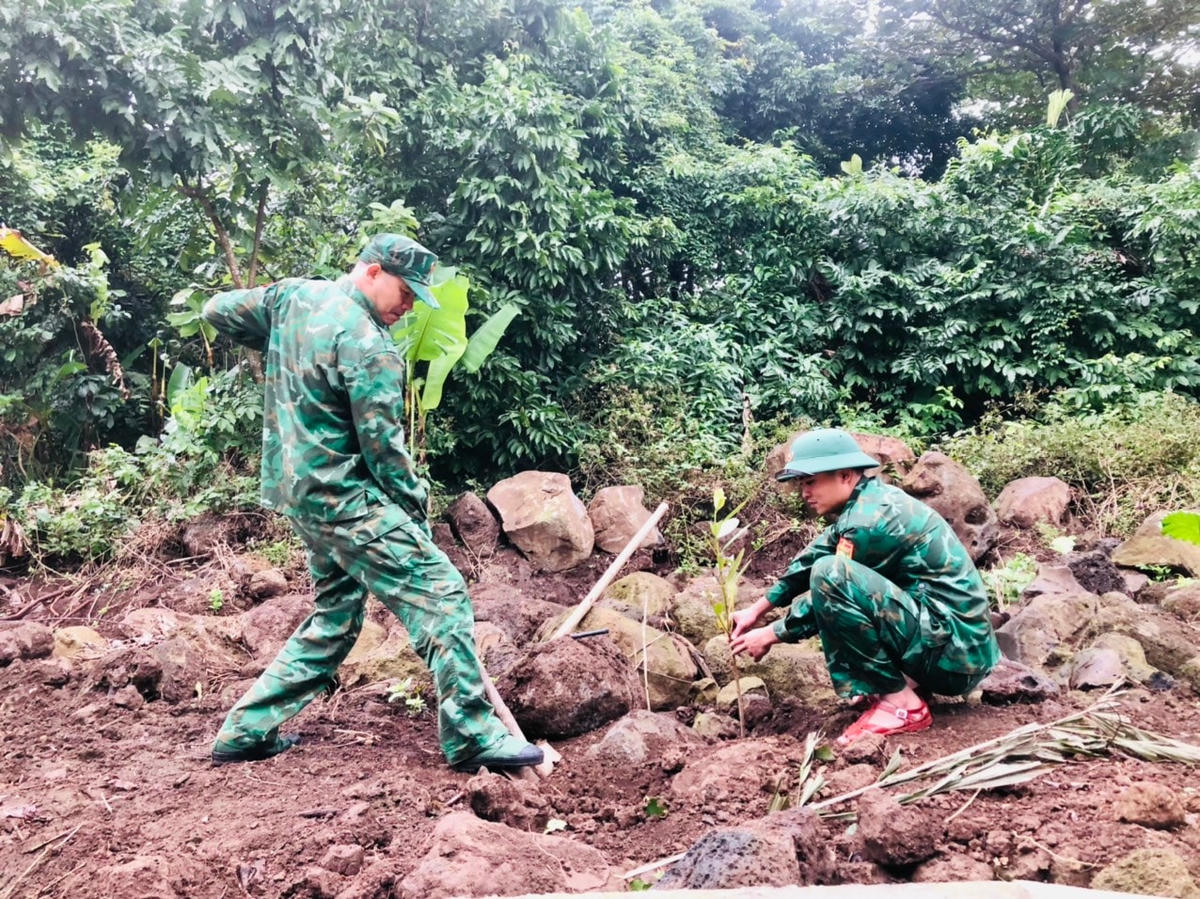 Lực lượng thuộc Đồn Biên phòng Cồn Cỏ (Bộ đội Biên phòng Quảng Trị) tham gia Lễ phát động Tết.