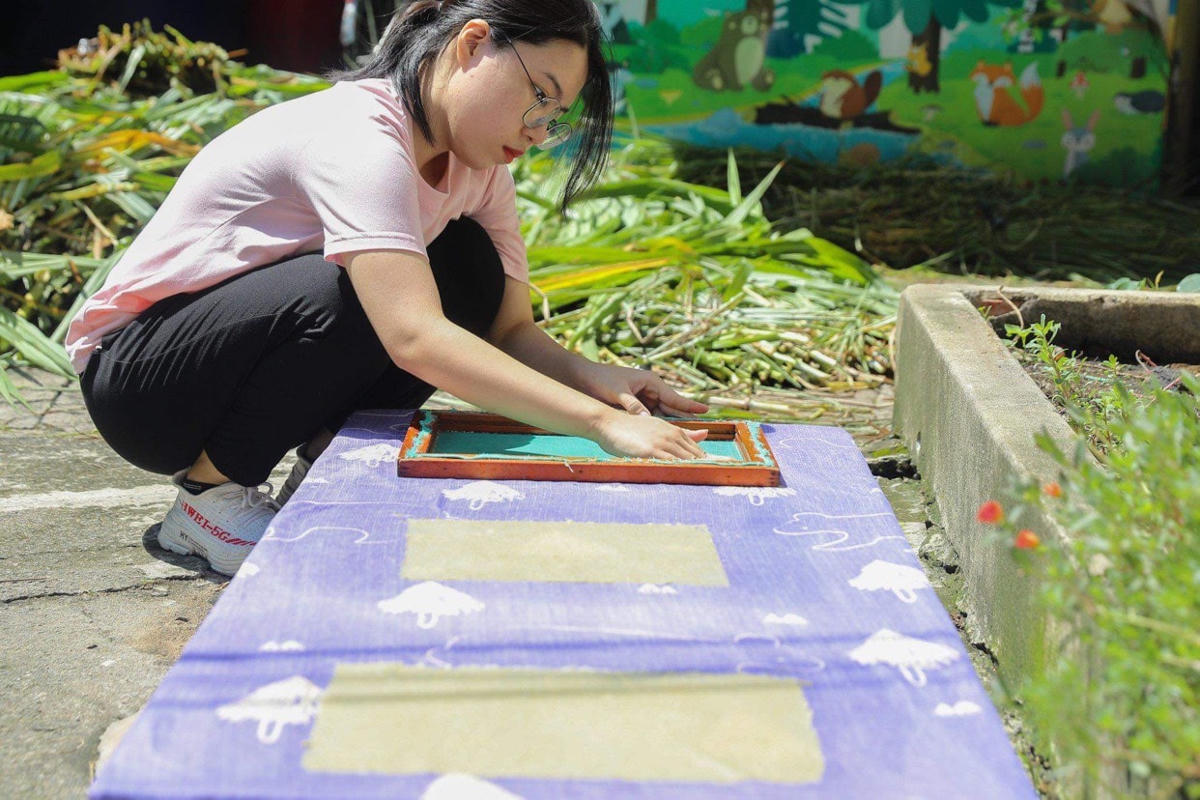 Phơi giấy - công đoạn cuối cùng.  