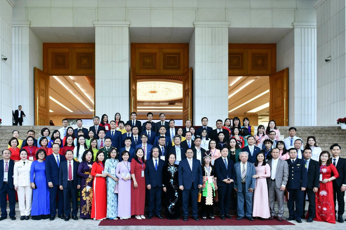 thu-tuong-pham-minh-chinh-gap-go-nha-giao-tieu-bieu-dai-dien-cho-giao-vien-ca-nuoc-nhan-dip-20.11.2023.jpg