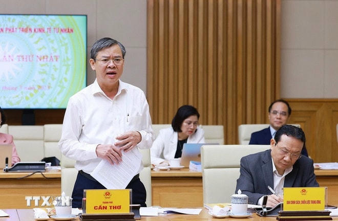 Chủ tịch Ủy ban Nhân dân thành phố Cần Thơ Trương Cảnh Tuyên phát biểu. (Ảnh: Dương Giang/TTXVN) ttxvn-1503-kinh-te-tu-nhan-3.jpg