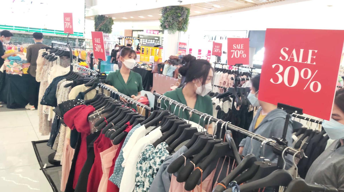 Nhiều đơn vị chuyên bán hàng truyền thống cũng đang chuyển đổi dần theo hình thức bán hàng trực tuyến.