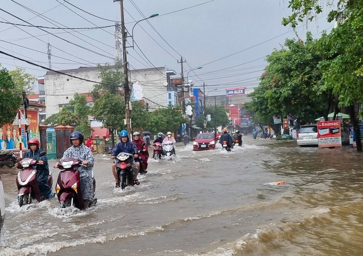 Mưa lớn khiến nhiều địa phương ở Quảng Bình bị chia cắt.