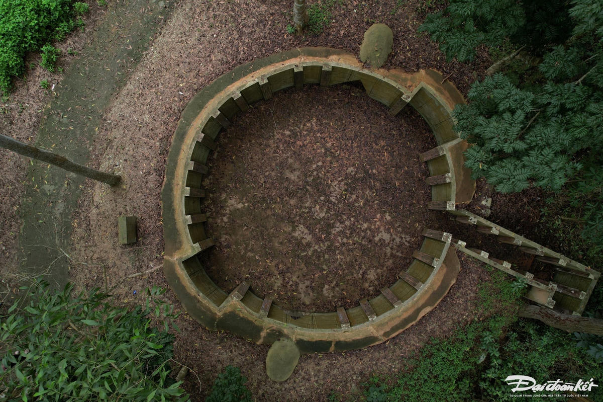 Trên diện tích khoảng 120.000 m2 bộ đội bố trí trận địa pháo bao gồm một hầm chỉ huy ở khu vực trung tâm, hai trung đội pháo B1, B2, 6 khẩu đội, một hầm câu lạc bộ và hai hầm đạn