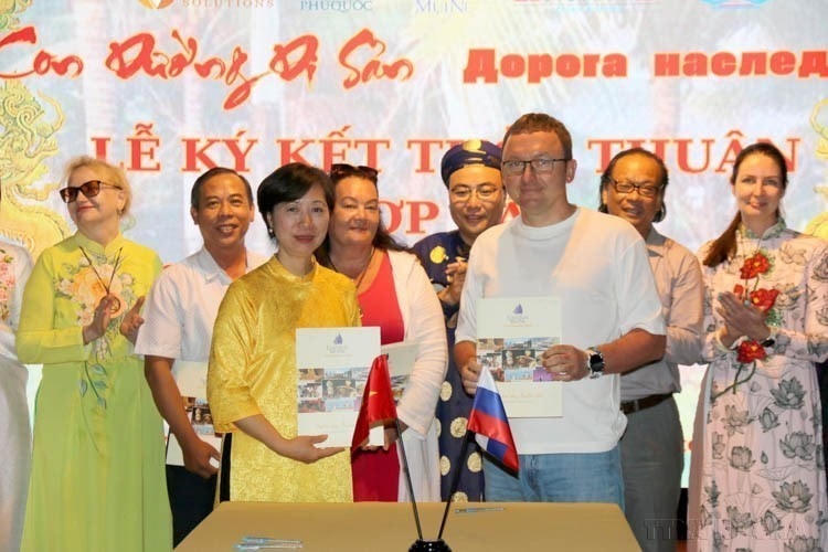 Ký kết hợp tác đầu tư giữa các doanh nghiệp Nga và Bình Thuận (07/03/2024). (Ảnh: Nguyễn Thanh/TTXVN)