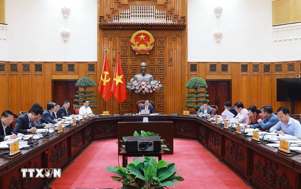 Chiều 25/3, tại Hà Nội, đồng chí Phạm Minh Chính, Ủy viên Bộ Chính trị, Thủ tướng Chính phủ, Bí thư Đảng ủy Chính phủ chủ trì cuộc họp của Ban Thường vụ Đảng uỷ Chính phủ với Bộ Giáo dục và Đào tạo; Bộ Y tế để nghe báo cáo, cho ý kiến về dự thảo đề án trình Bộ Chính trị. (Ảnh: Dương Giang/TTXVN)