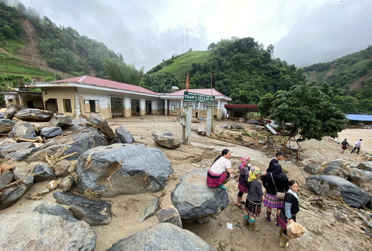 Đã có hơn trăm người mất nhà...