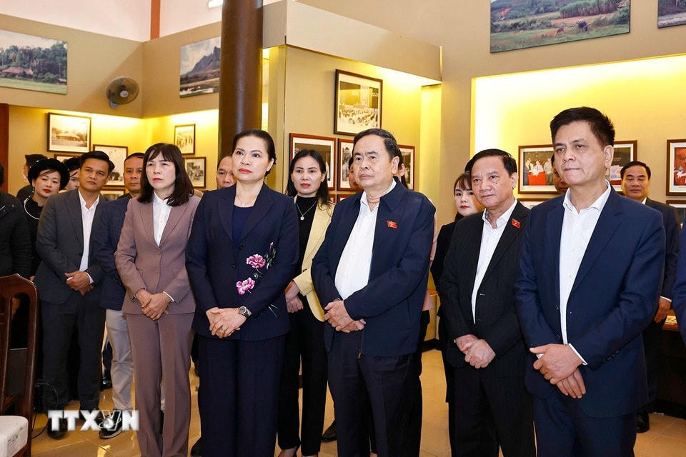 Chủ tịch Quốc hội Trần Thanh Mẫn thăm, khảo sát Dự án Bảo tồn, tôn tạo tại Khu di tích Ban Thường trực Quốc hội. (Ảnh: Doãn Tấn/TTXVN)