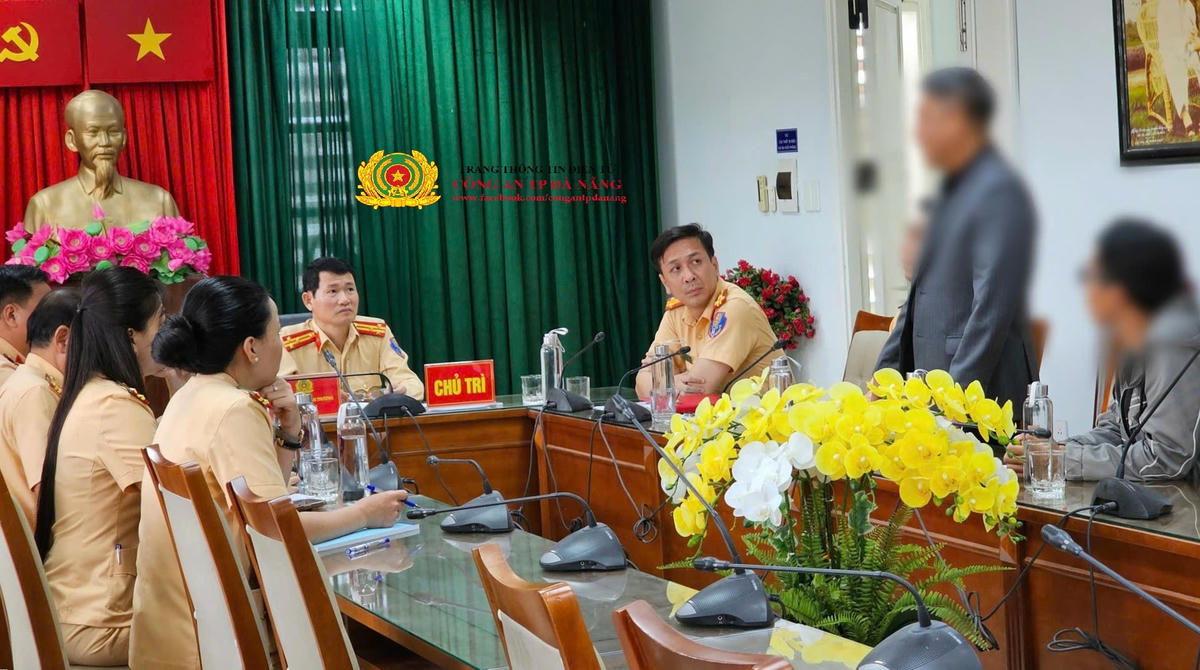 Công an làm việcjpg