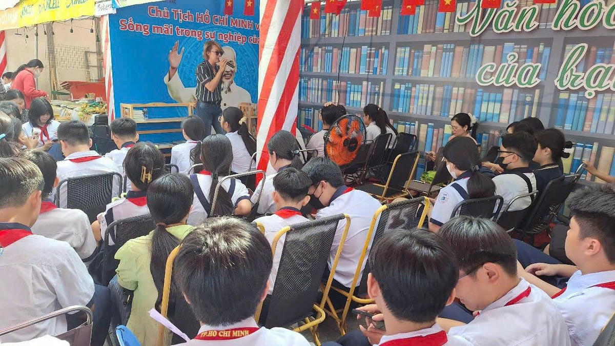 Giao lưu cùng các em học sinh quận 11 TPHCM trong ngày hội Văn hóa đọc tháng 4 2025