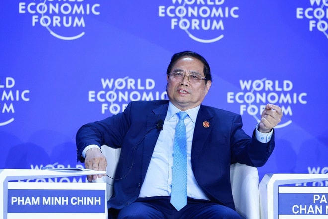 Thủ tướng Phạm Minh Chính thảo luận cùng diễn giả và khách mời tại Phiên thảo luận “Thế kỷ của châu Á có đang gặp thách thức?”. (Ảnh: Dương Giang/TTXVN) thu-tuong-thao-luan.jpg