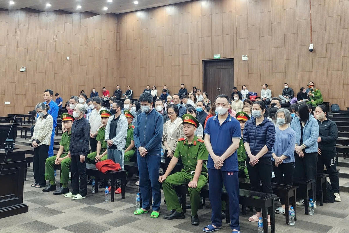 Các bị cáo tại toà. Ảnh: GB.