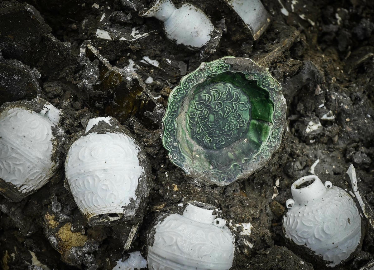 Đồ tạo tác được phát hiện trên con tàu Nam Hải số 1. Ảnh: Tân Hoa Xã.