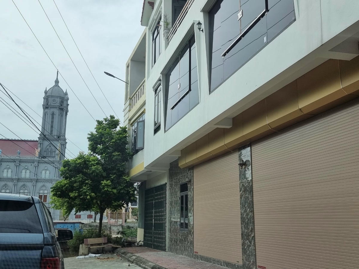 Những ngôi nhà kiên cố trên đất sai phạm