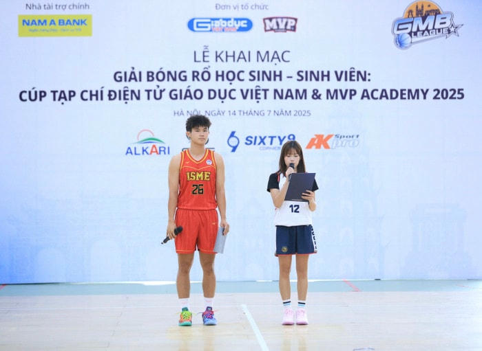 Đại diện các đội bóng rổ tham dự giải bày tỏ quyết tâm thi đấu nỗ lực hết mình tại giải đấu. 99667672-6343-46f0-85aa-5c5437d90e3e.jpg