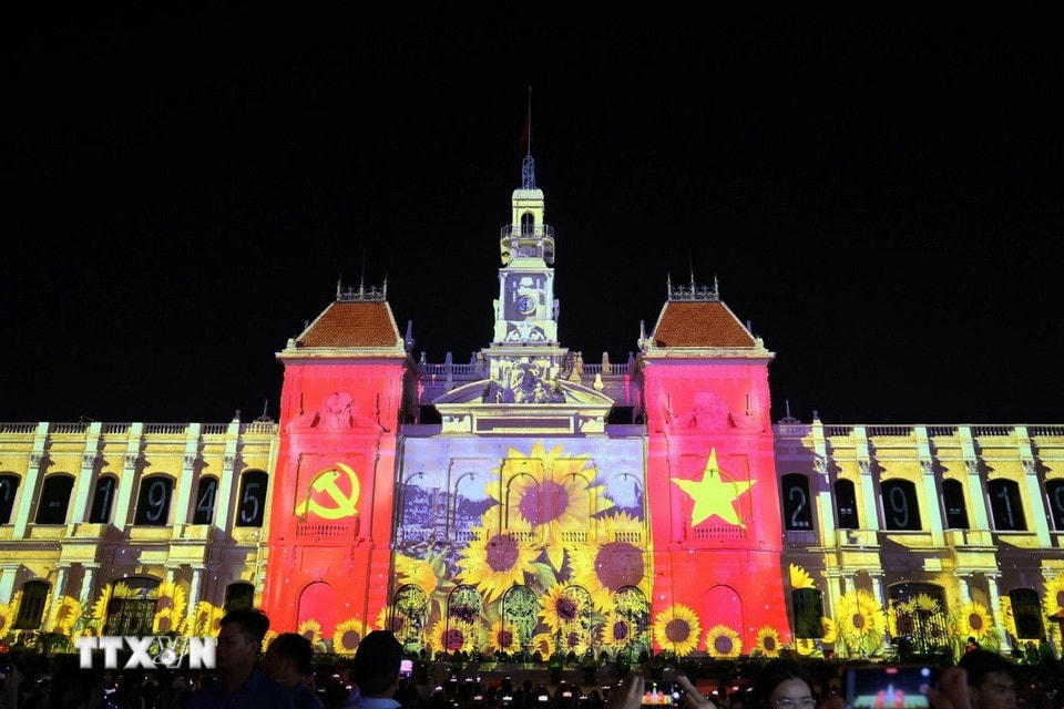 Màn trình diễn 3D mapping đến từ Việt Nam. (Ảnh: Thu Hương/TTXVN)