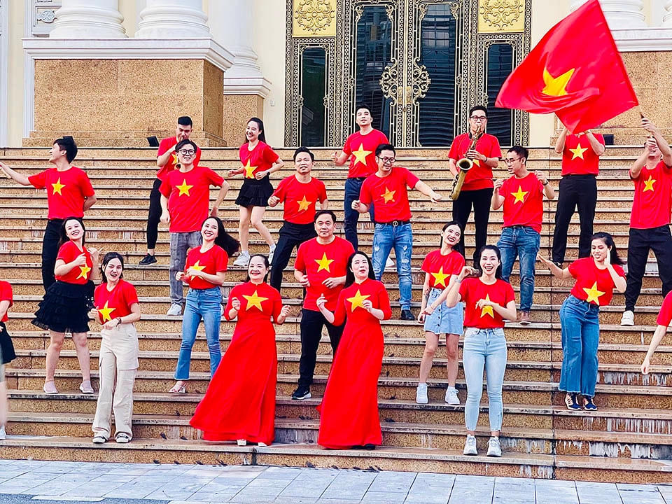 Một tiết mục trong MV “Việt Nam ngày nắng mới” của Tạ Duy Tuấn