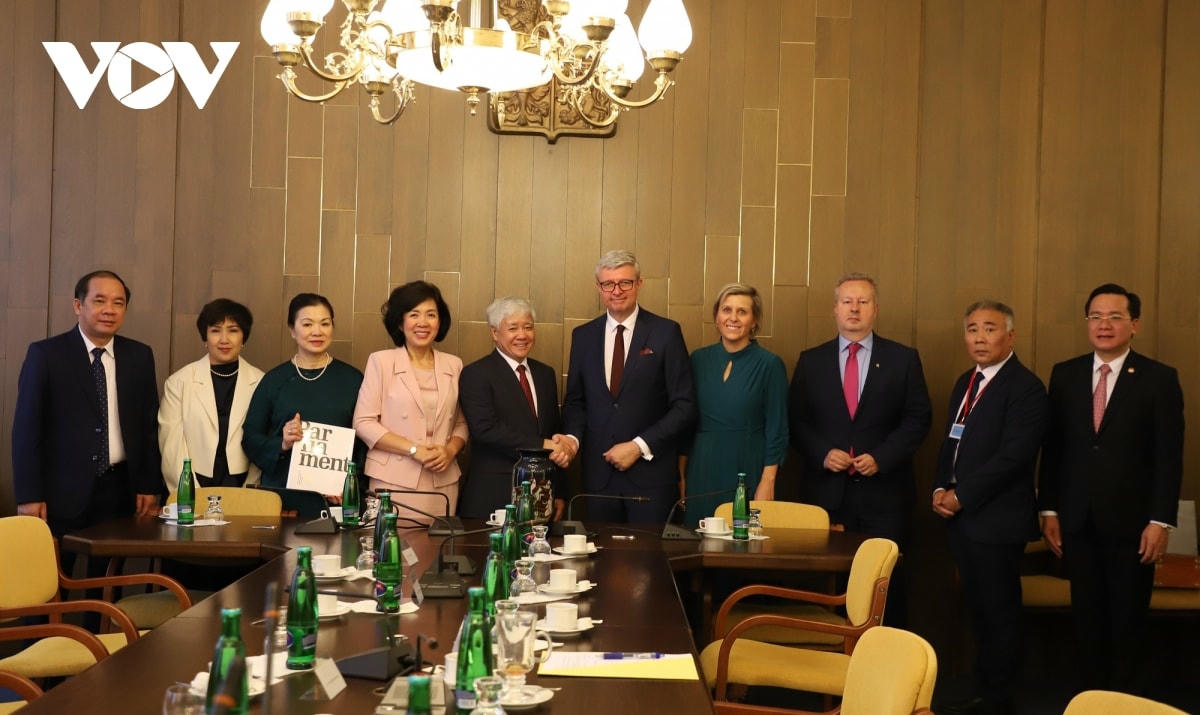 chủ tịch Ủy ban trung ương mttq việt nam thăm và làm việc tại cộng hòa séc hình ảnh 1 chu tich Uy ban trung uong mttq viet nam tham va lam viec tai cong hoa sec hinh anh 1