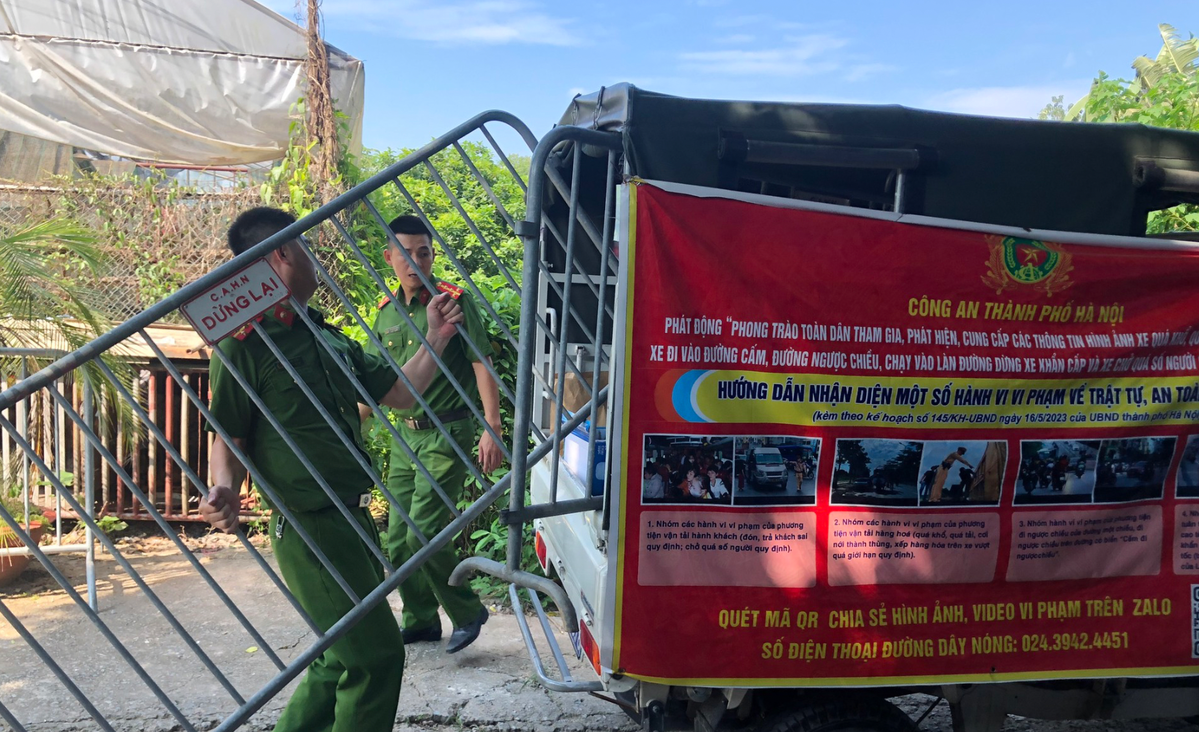 Cơ quan chức năng tại hiện trường.