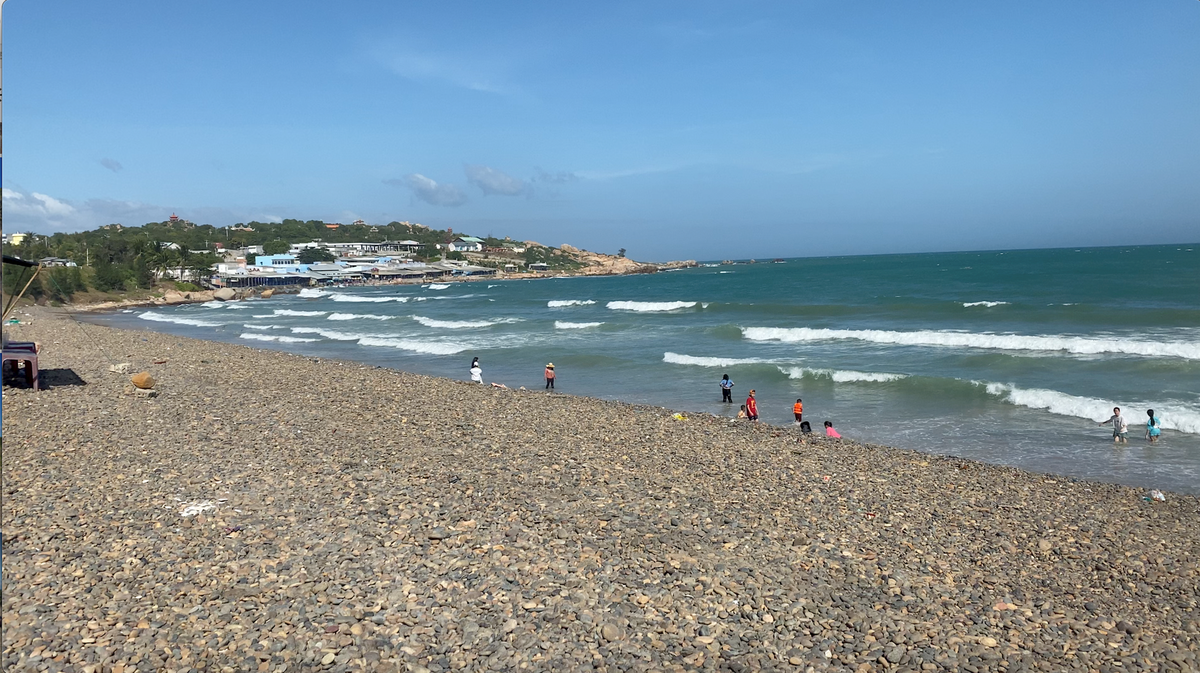 Ảnh 2-Về biển La Gàn đón bình minh, gỡ cá thúng cùng ngư dân điểm đến