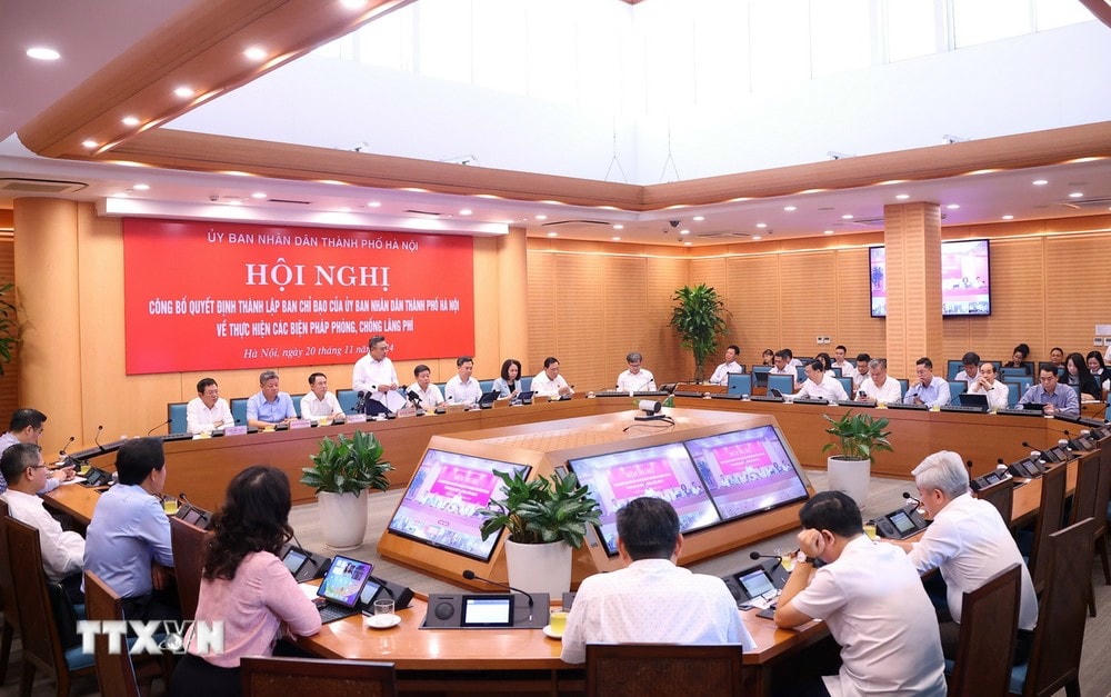 Hội nghị công bố Quyết định thành lập Ban Chỉ đạo của Ủy ban Nhân dân thành phố Hà Nội về thực hiện các biện pháp phòng, chống lãng phí. (Ảnh: Văn Điệp/TTXVN) ttxvn_chong lang phi.jpg