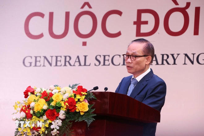 Đồng chí Lê Hoài Trung, Bí thư Trung ương Đảng, Chánh Văn phòng Trung ương Đảng phát biểu khai mạc. (Ảnh: Văn Điệp/TTXVN) ttxvn-tong-bi-thu-to-lam-du-trien-lam-tong-bi-thu-nguyen-van-linh-cuoc-doi-va-su-nghiep-8120392-12.jpg