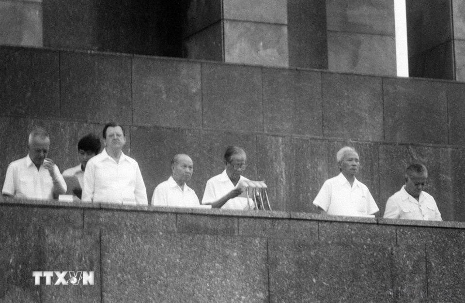 Tổng Bí thư Lê Duẩn đọc diễn văn kỷ niệm chào mừng 40 năm Quốc khánh nước Cộng hòa xã hội chủ nghĩa Việt Nam. (Ảnh: Xuân Lâm/TTXVN)