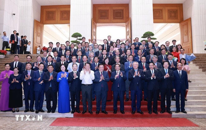 ttxvn-thu-tuong-trao-quyet-dinh-bo-nhiem-lanh-dao-mot-so-bo-co-quan-8256792-2.jpg