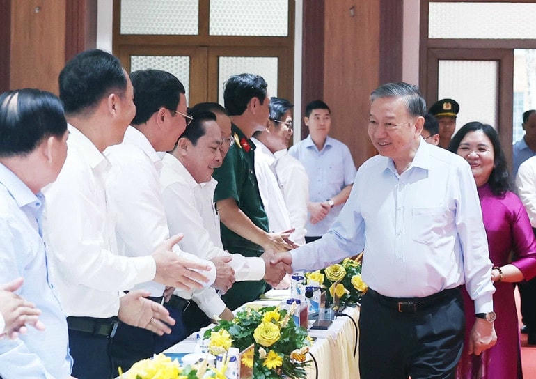 vna-potal-tong-bi-thu-lam-viec-voi-ban-thuong-vu-tinh-uy-ben-tre-va-thuong-truc-cac-tinh-uy-tra-vinh-vinh-long-8070143.jpg