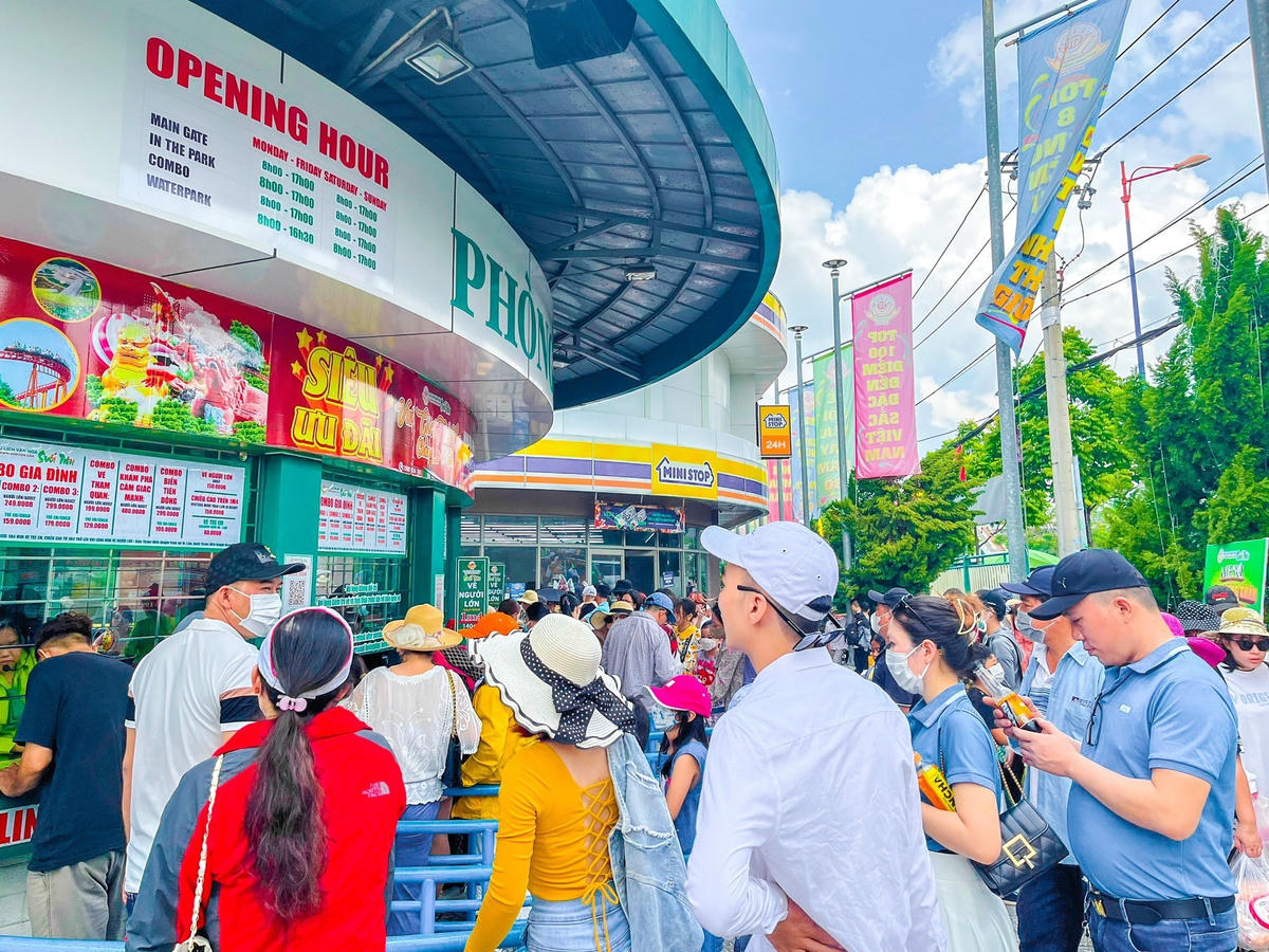 Nhiều điểm vui chơi, các tour du lịch có chương trình giảm giá để thu hút du khách