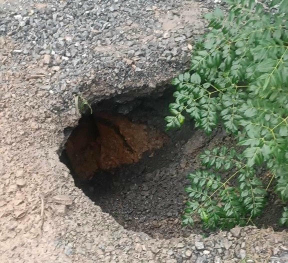 Xuất hiện điểm sụt lún trên tuyến tỉnh lộ 588A đoạn qua thôn Đồng Đờng.