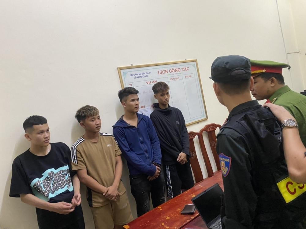 Các đối tượng Tổ công tác đặc biệt 238 Công an tỉnh Hà Tĩnh tại Cơ quan Công an. 