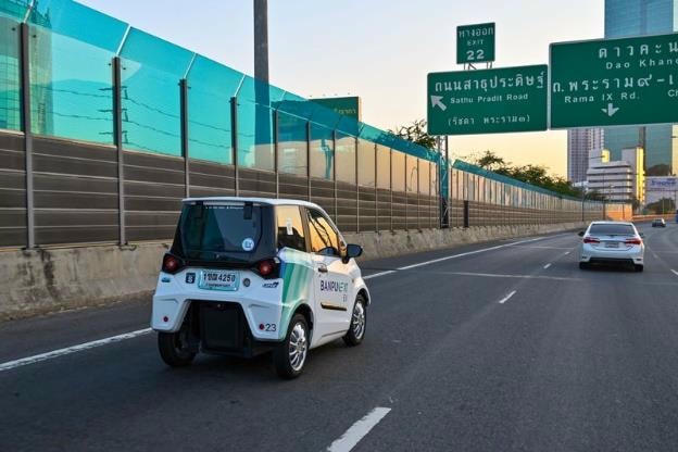 Xe ô tô điện mini trên đường phố Bangkok (Nguồn: ROMEO GACAD/AFP/Getty Images).