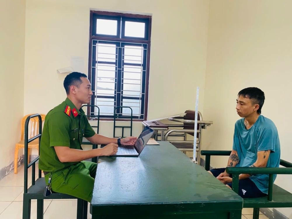 Tài xế Lê Ngọc Thành tại cơ quan điều tra. Ảnh: CAHT