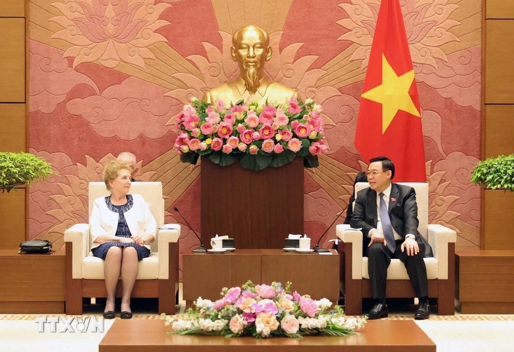 Chủ tịch Quốc hội Vương Đình Huệ tiếp Phó Chủ tịch thứ nhất Quốc hội Hungary Márta Mátrai. (Ảnh: Nhan Sáng/TTXVN) TTXVN_1604ChutichQuochoiVietnamHungary3.jpg