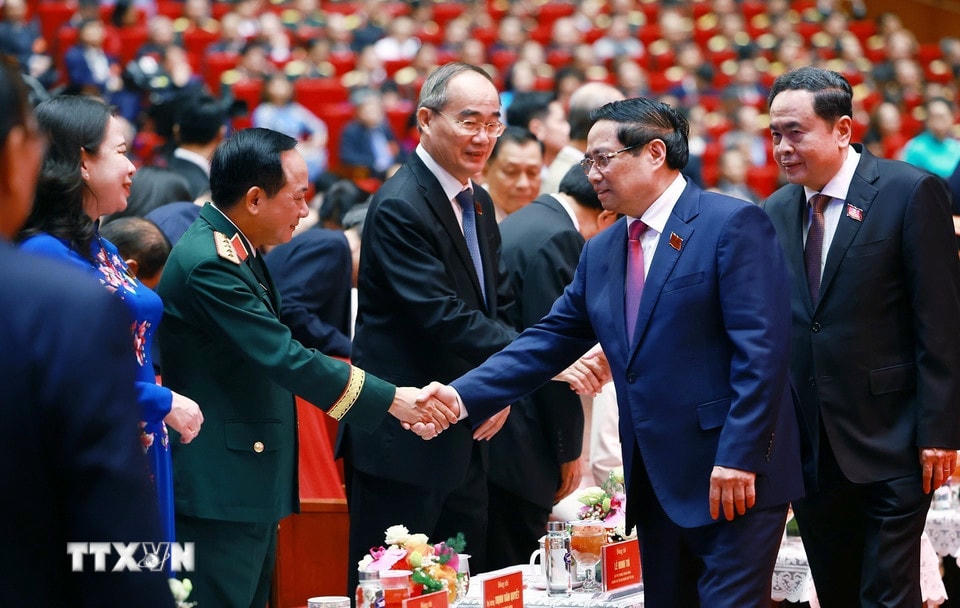 Thủ tướng Phạm Minh Chính với các đại biểu dự Lễ kỷ niệm 80 năm thành lập Chính phủ. (Ảnh: Dương Giang/TTXVN)