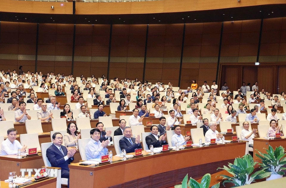 Tổng Bí thư Tô Lâm, Chủ tịch nước Lương Cường, Thủ tướng Phạm Minh Chính, Chủ tịch Quốc hội Trần Thanh Mẫn cùng các lãnh đạo Đảng, Nhà nước; lãnh đạo các Ban, bộ, ngành dự hội nghị tại điểm cầu chính Hội trường Diên Hồng, Nhà Quốc hội. (Ảnh: Thống Nhất/TTXVN)