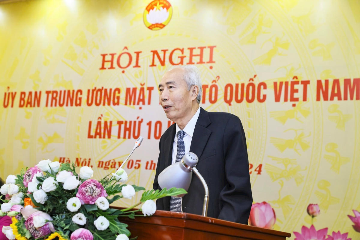 Phấn đấu đem lại hạnh phúc cho nhân dân 