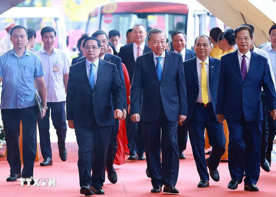 Tổng Bí thư Tô Lâm và Thủ tướng Phạm Minh Chính đến dự và chủ trì tại điểm cầu Trung tâm Triển lãm Việt Nam. (Ảnh: Dương Giang/TTXVN)