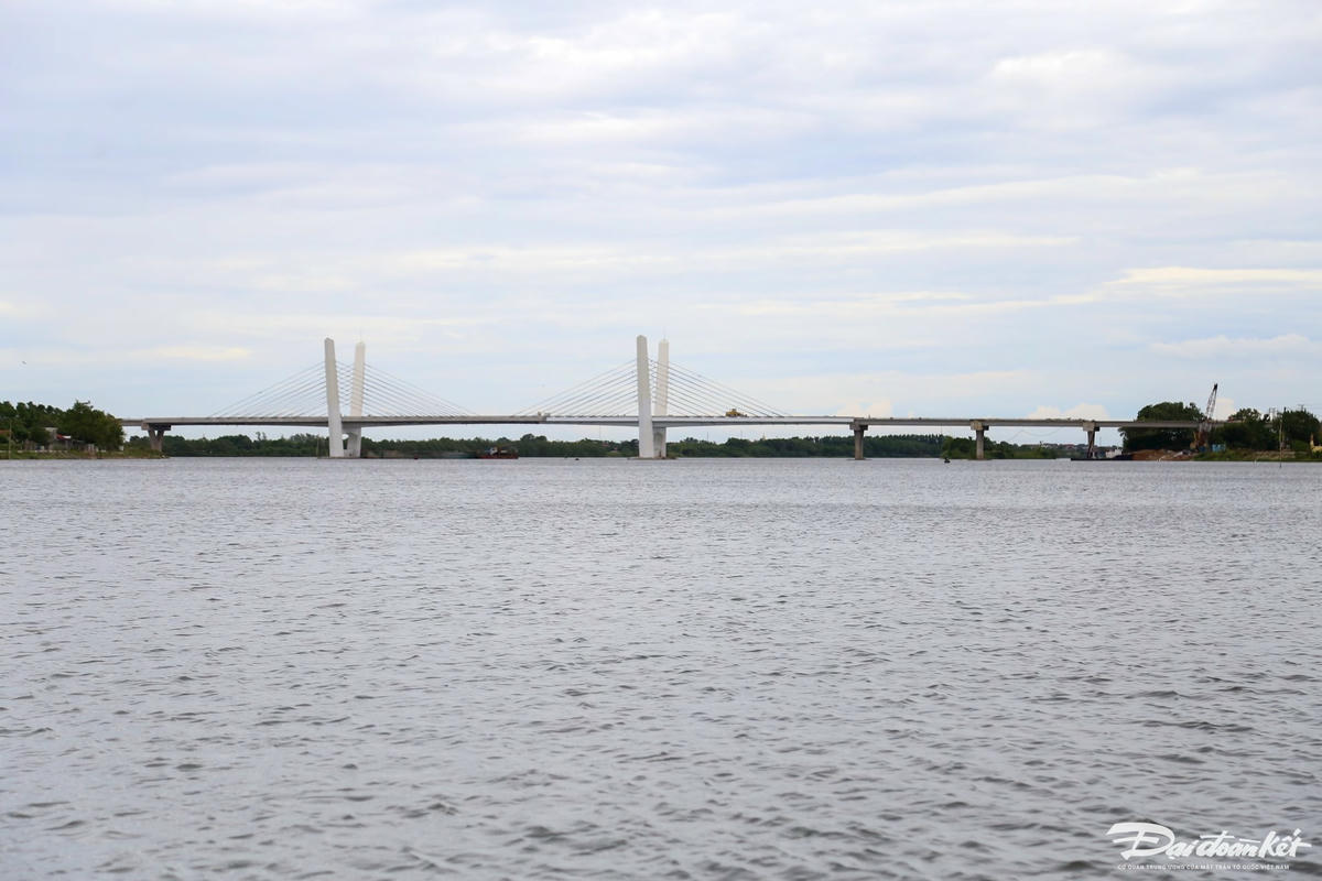 Cầu Thạch Hãn 1 thuộc Dự án Đường ven biển kết nối hành lang kinh tế Đông Tây, tỉnh Quảng Trị - Giai đoạn 1. Ảnh: Nghĩa Văn.