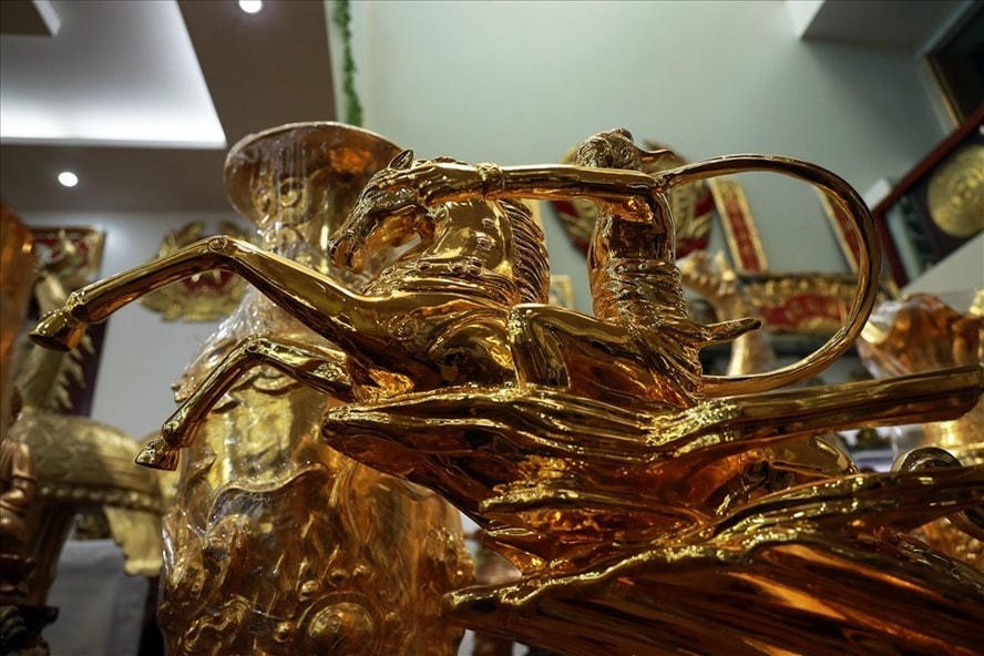 Tượng đồng Thánh Gióng, một trong những sản phẩm của làng nghề đúc đồng Tống Xá