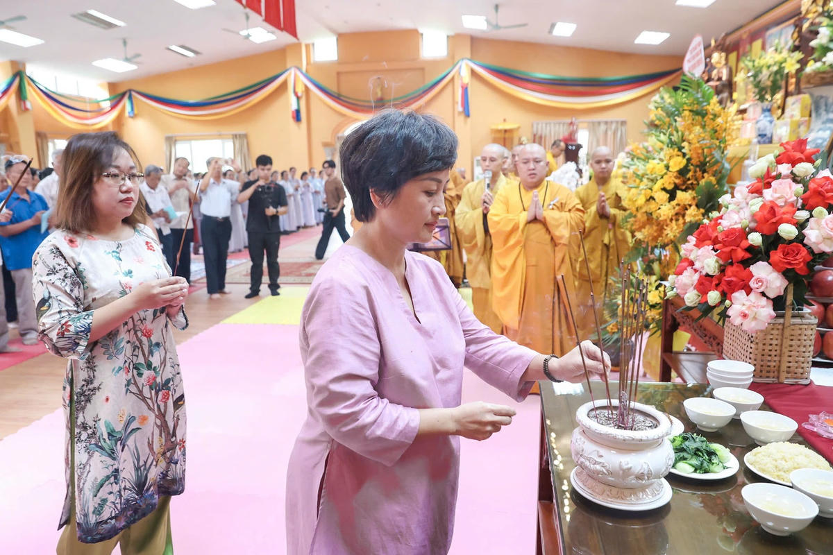 Bà Phan Minh Thu - Nhà sáng lập Senplus, Phó trưởng Ban Tổ chức sự kiện, Phó Ban Giám khảo cuộc vận động sáng tác