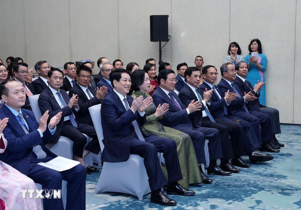 Chủ tịch nước Lương Cường và Phu nhân cùng đoàn đại biểu cấp cao Việt Nam dự buổi gặp mặt. (Ảnh: Lâm Khánh/TTXVN)