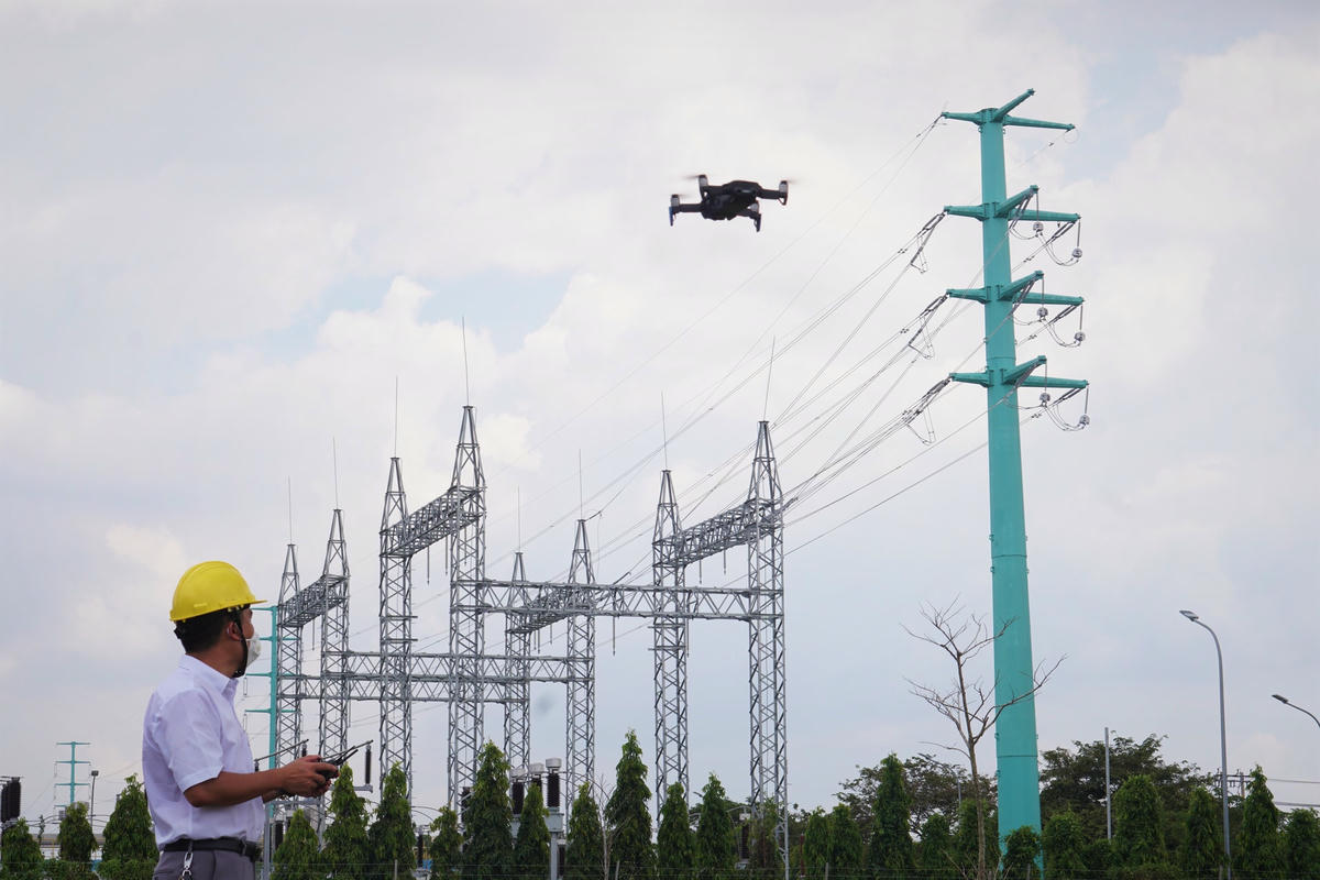Kiểm tra lưới điện bằng thiết bị bay tại Bình Dương.