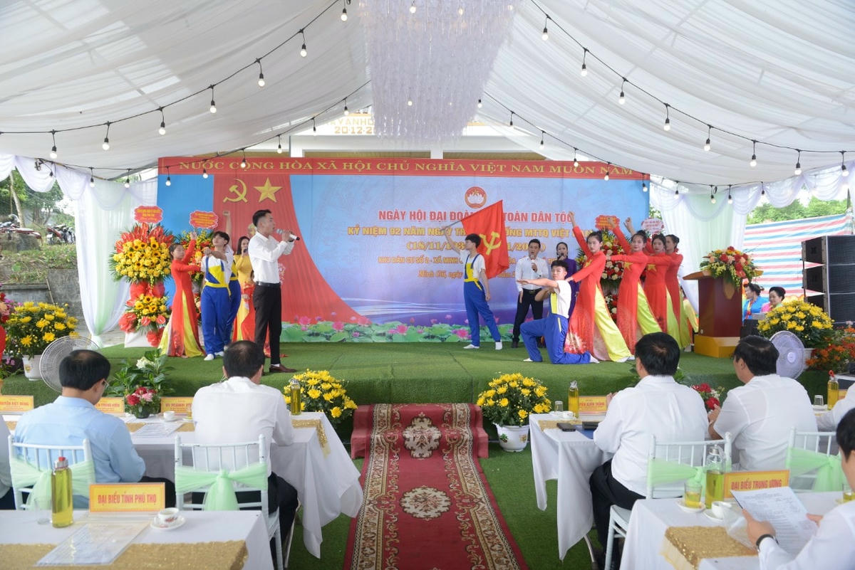 Tiết mục văn nghệ sôi nổi tại Ngày hội Đại đoàn kết toàn dân