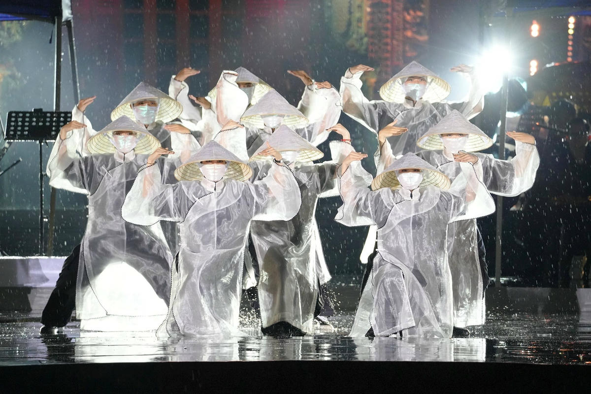 Dù đêm nhạc có mưa lớn, không