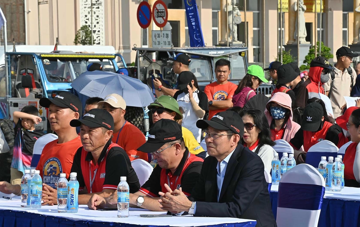 Các đại biểu tham gia buổi lễ (anhrThuyf Trang)