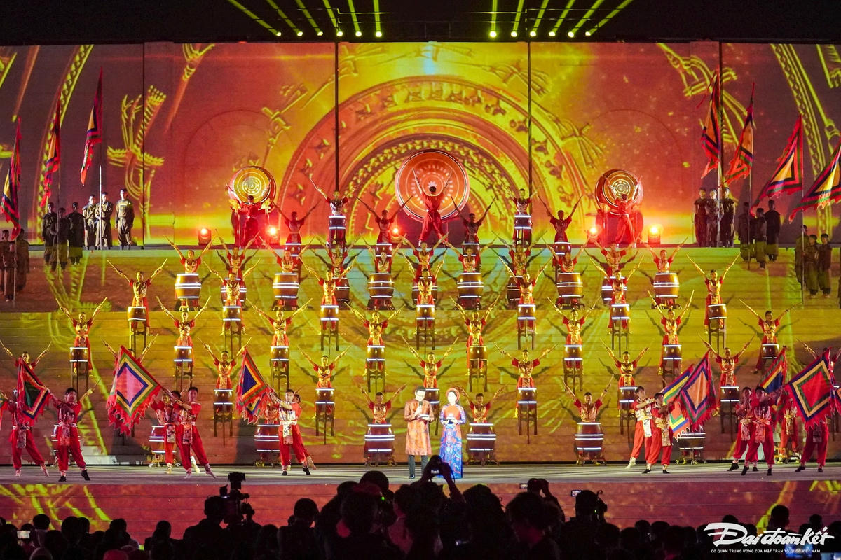 Đây là sự kiện văn hóa, du lịch có ý nghĩa quan trọng góp phần xây dựng và định vị thương hiệu đô thị di sản thiên niên kỷ của tỉnh Ninh Bình, đồng thời quảng bá hình ảnh, văn hóa, con người của Ninh Bình và các vùng, miền trong cả nước đến với du khách trong và ngoài nước. Ảnh: Đình Minh